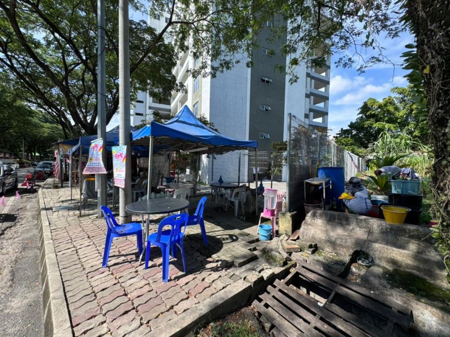 封面-大都会-走访人民组屋非法档口与泊车问题/12图