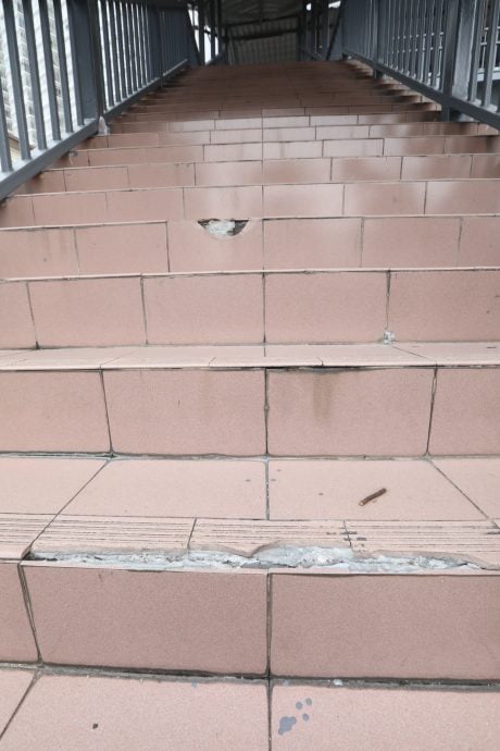 封面-大都会/黎正兴:提升行人桥以确保学生安全/7图