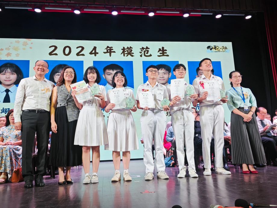 黄慧珠正式退休,蔡劲雄接任新山宽中校长