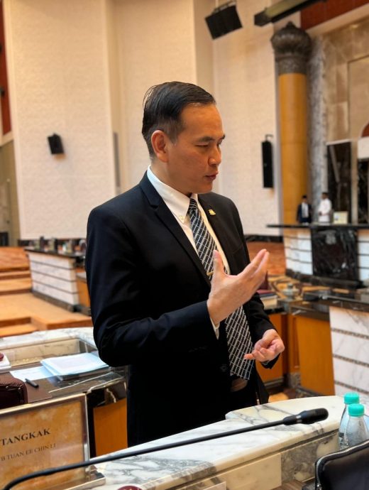【州议会】:周忠信:州政府应规定非穆墓园设维护信托基金,保障消费人权益