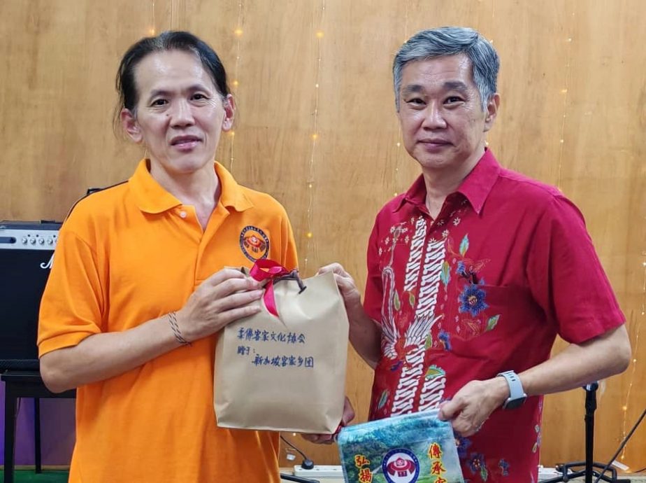 **已签发**柔:柔客家文协与古来老街客家馆办文化交流