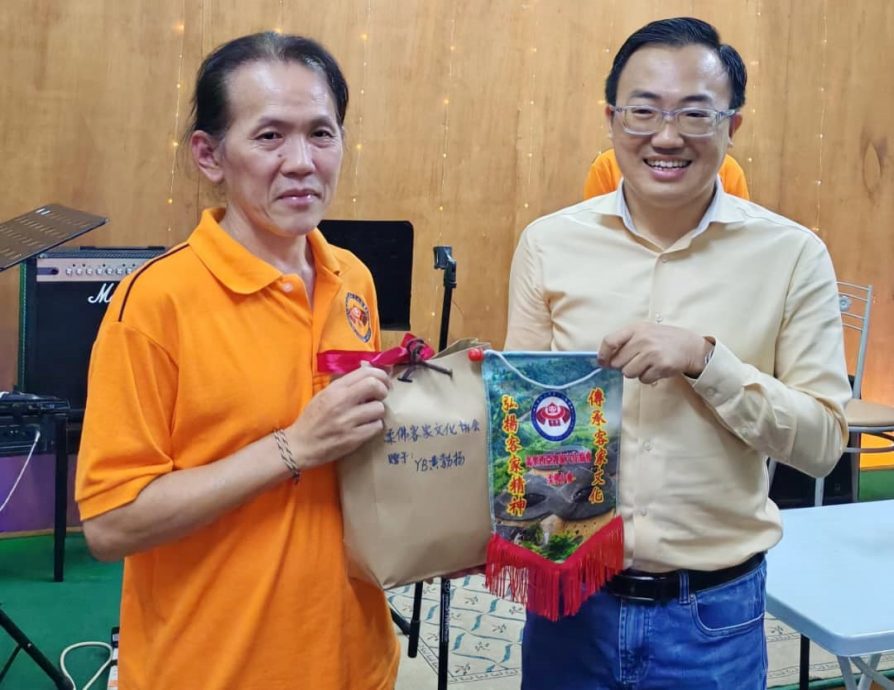 **已签发**柔:柔客家文协与古来老街客家馆办文化交流