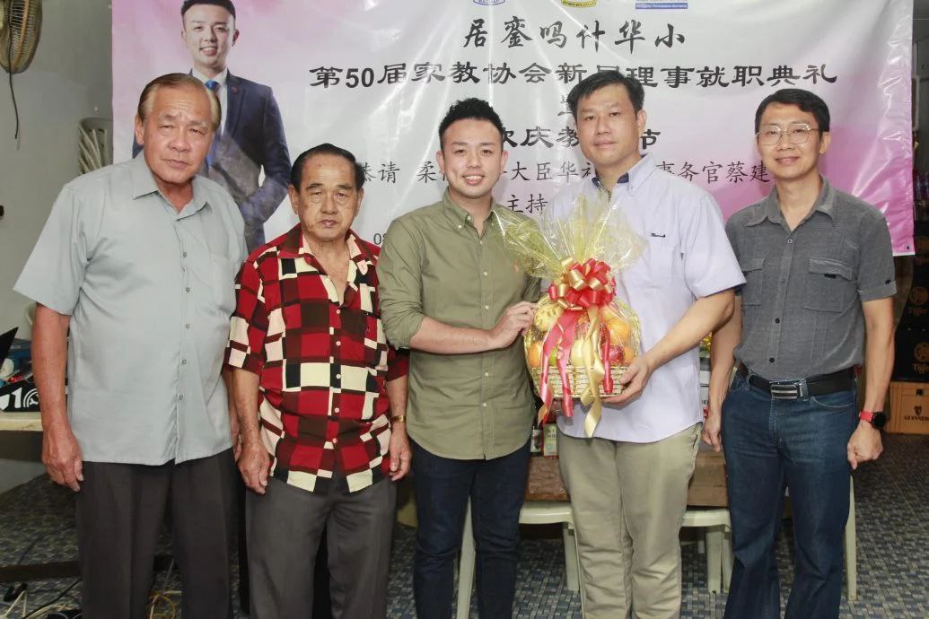 **已签发**柔:校园版头:学生数逐降,吗什华小家长助招生