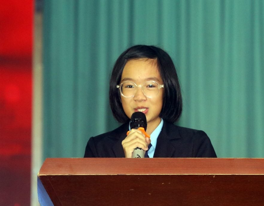 **已签发**柔:校园版头:挥别35载杏坛,苏立良荣休获颁“教育界红星”奖
