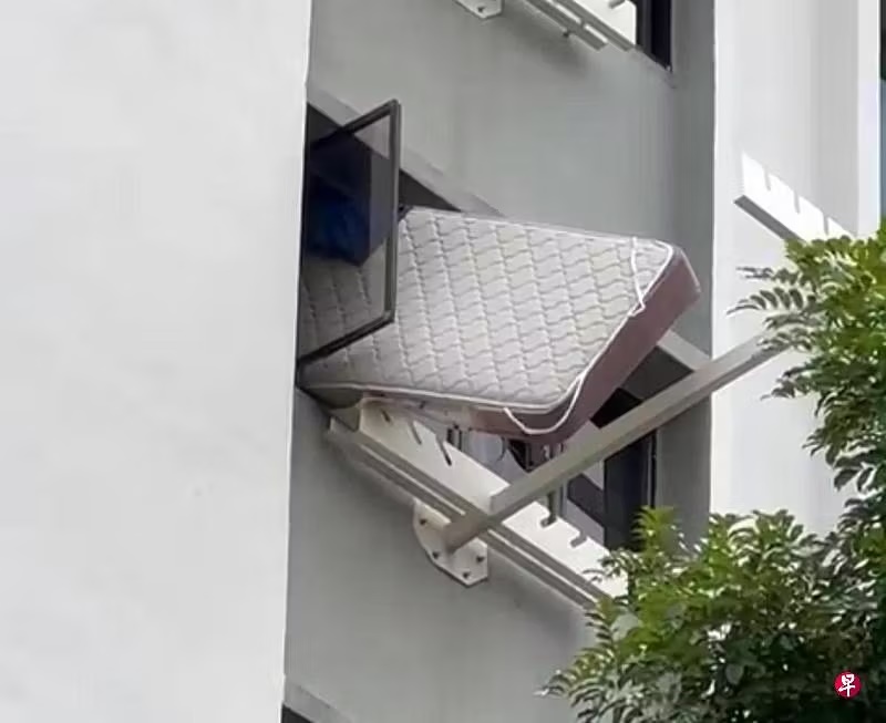 *已签发*柔:狮城二三事:8楼抛下床垫电视 狮城男子认罪
