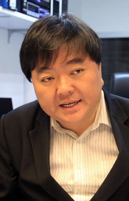 *已签发*柔:狮城二三事:代客工索赔邻擅自和解收赔偿金 狮城资深律师陈国祥被谕令除名