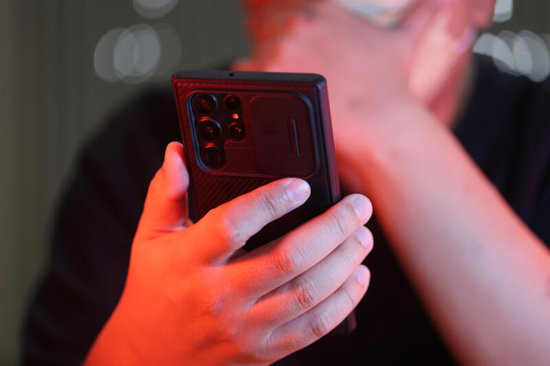 *已签发*柔:狮城二三事:拥逾60儿童色情片 大马失聪男监24月鞭3下