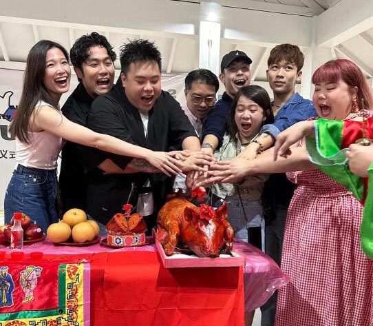 *已签发*柔:狮城二三事:狮城网红马一朵底首导电影 灵感来自网暴遭遇