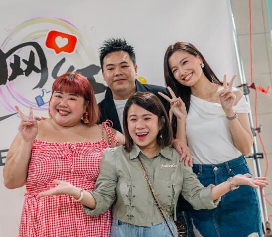 *已签发*柔:狮城二三事:狮城网红马一朵底首导电影 灵感来自网暴遭遇