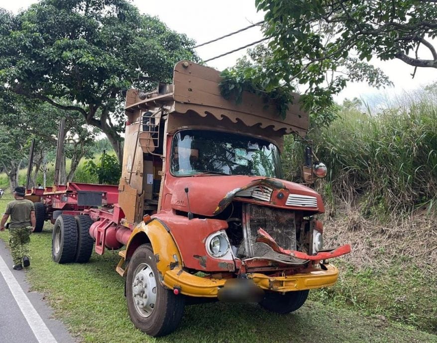 **已签发**柔:疑驶入反向车道,无牌骑士猛撞罗里伤重不治