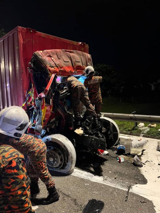 **已签发**柔:罗里停放道旁司机去小解,后方罗里撞上司机丧命