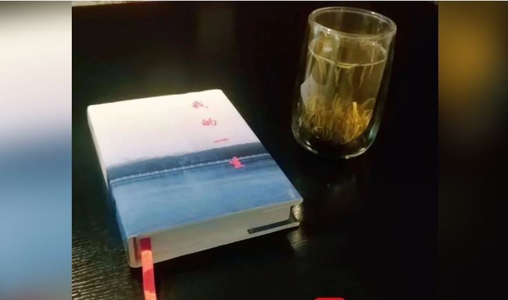 拼盘 未签 把一生故事记下 代老人写回忆录正火