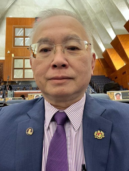 指提问8次 教长零回应
魏家祥:黄家和看得懂中文吗?