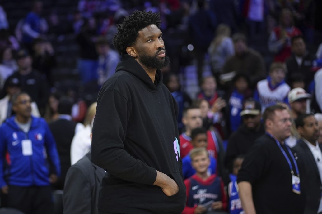 推搡记者遭NBA禁赛3场 恩比德一“推”失百万