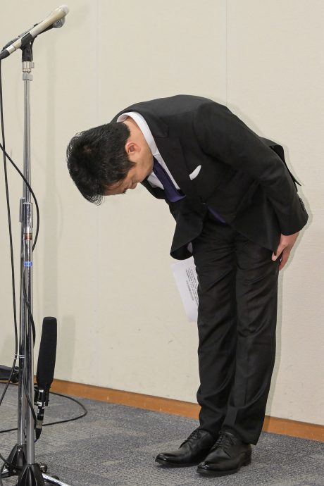 日本首相投票前──反对党领袖就外遇道歉,透露遭妻严斥