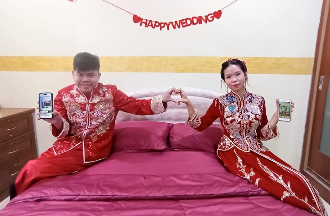 暖势力:一对有语言障碍的男女,通过手机联系后喜结跨国良缘