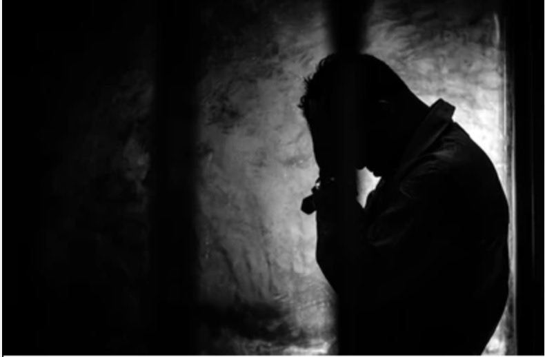 未婚妻奢侈欠债累累 男子:这婚还该结吗?