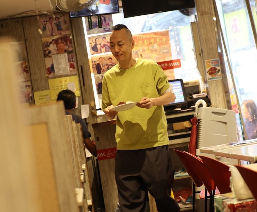 没剧拍到餐厅实习当侍应 TVB绿叶演员尴尬:食客以为在拍戏