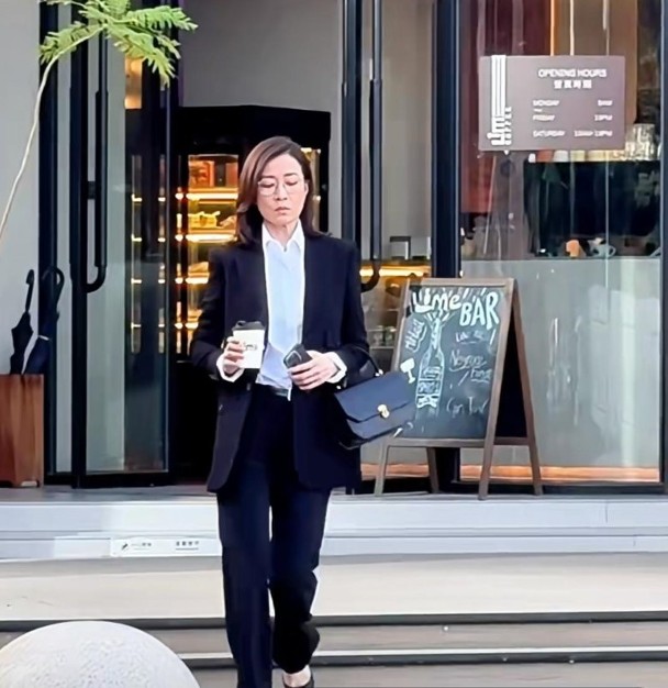 深圳拍剧流出生图照 佘诗曼律师Look曝光