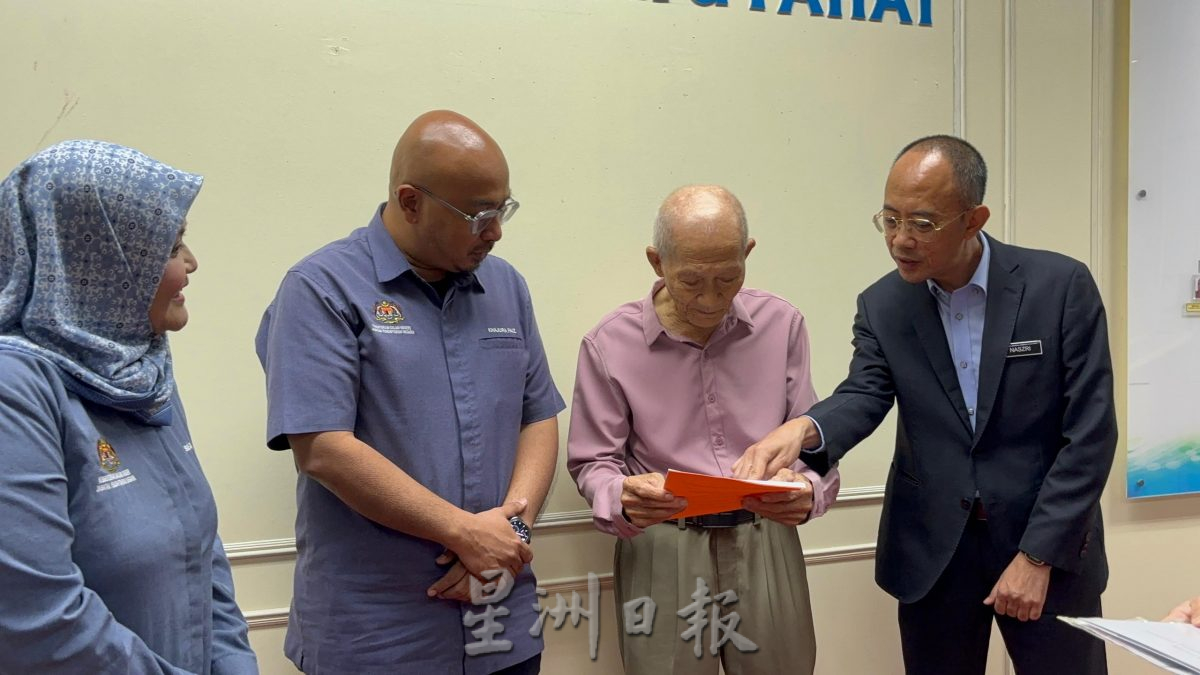 版头之一 *已签发* 柔:苦盼半世纪终等到公民权获批 87岁老翁感激好邻居挺身相助