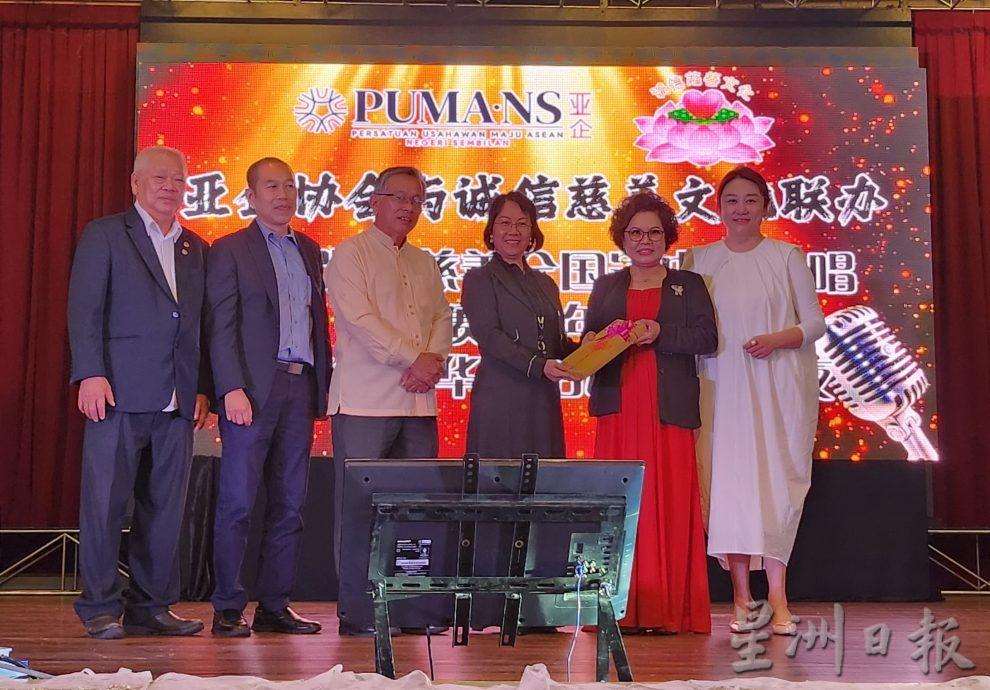 王鸿兴:姓氏总联领养国中华文学会 鼓励办中华文化活动 推动华文