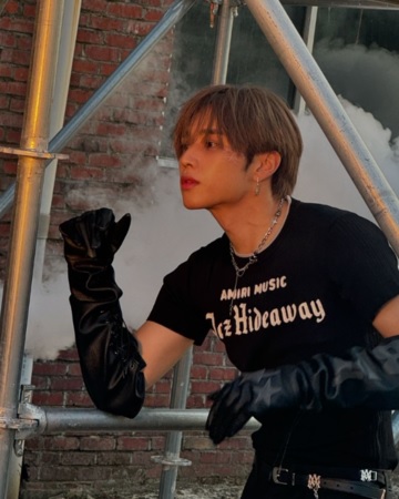 私生饭埋伏宿舍楼梯间 THE BOYZ善旴遭殴打