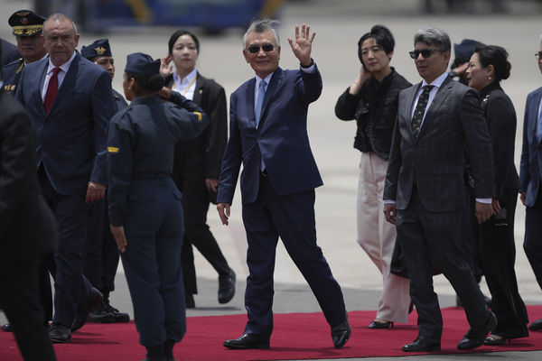 秘鲁APEC年会落幕 林信义与习近平互动曝光