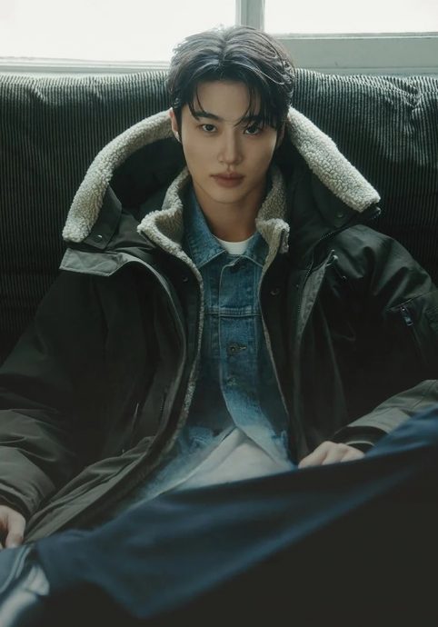 获业界推选明日之星 边佑锡3天接2个代言