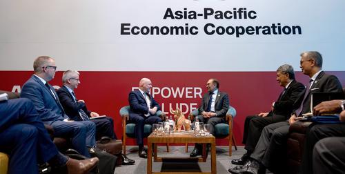 补图//译稿马新社:安华在秘鲁会见纽西兰总理