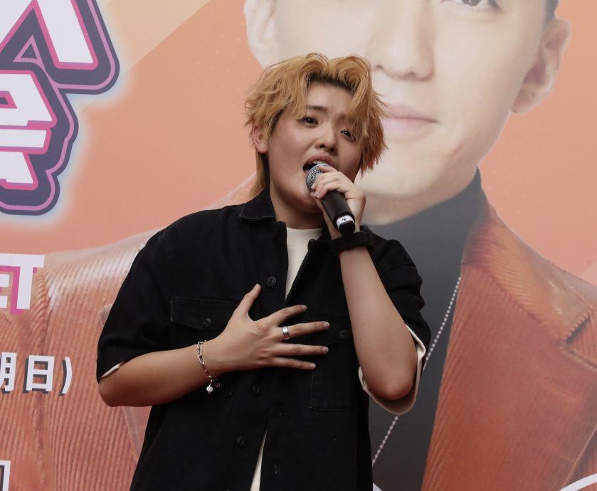 袁伟豪陈晓华张振朗会剧迷 亲民福利自拍击掌宠