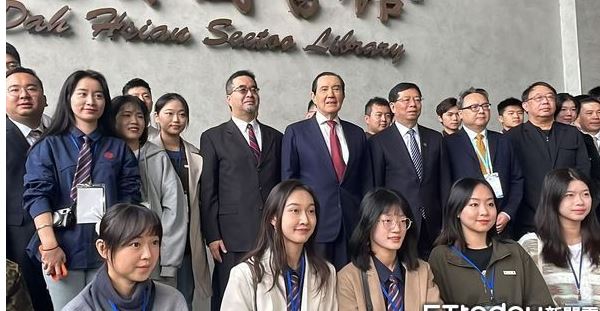 视频 | 马龙参访政大!媒体、粉丝挤爆 女大生:龙队好帅!我妈说你好帅