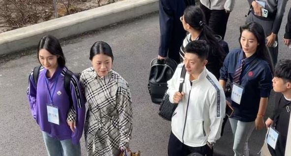 视频 | 马龙参访政大!媒体、粉丝挤爆 女大生:龙队好帅!我妈说你好帅