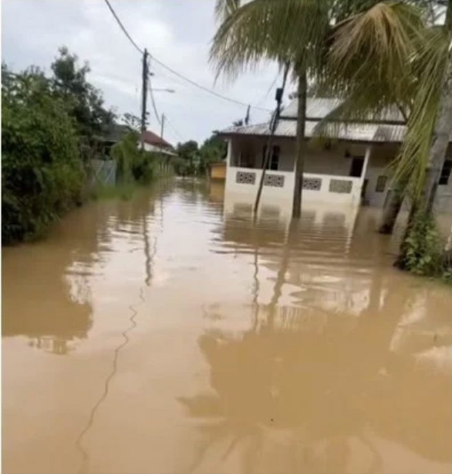 视频|“他在医院顾不到家里老母亲孩子” 送餐员水灾区送餐被赞无名英雄