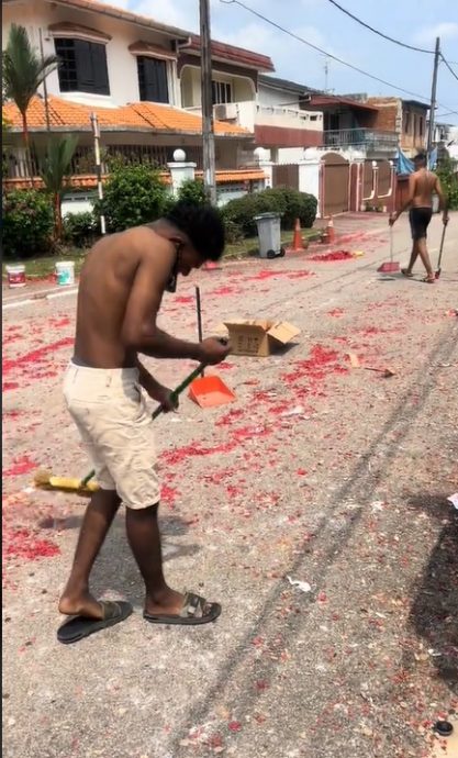 视频|屠屠妖节隔天清理鞭炮碎片 印裔同胞负责任获网赞