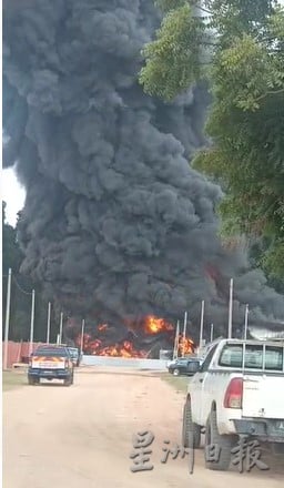 视频︱环保厂火灾 现场浓烟滚滚