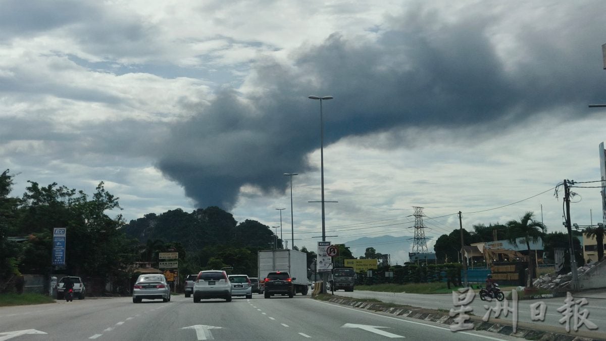 视频︱环保厂火灾 现场浓烟滚滚