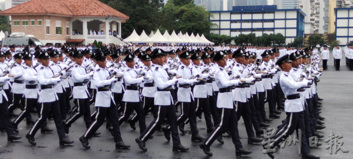 警察办公时间外出享乐? 总警长:出动无人机监督