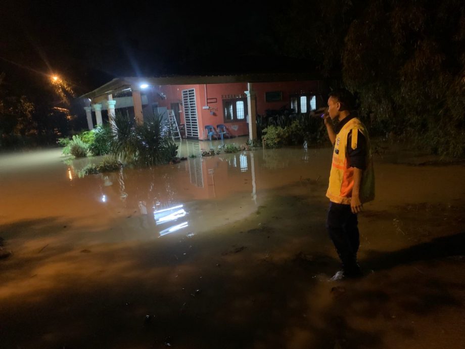 设2疏散中心灾民69人 吉辇马登巴冷县水灾