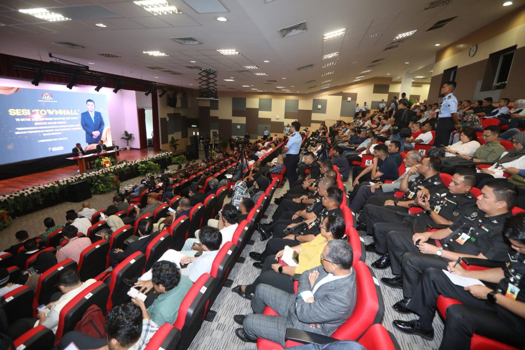 赛夫丁:周四国会解释居家服刑新法案建议,澄清聚焦一人的观点