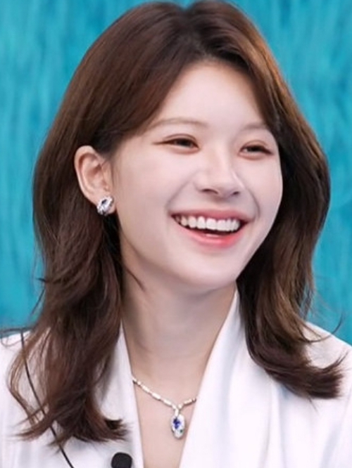 赵露思直播被毒舌动脸 自贴恶搞图高EQ回应