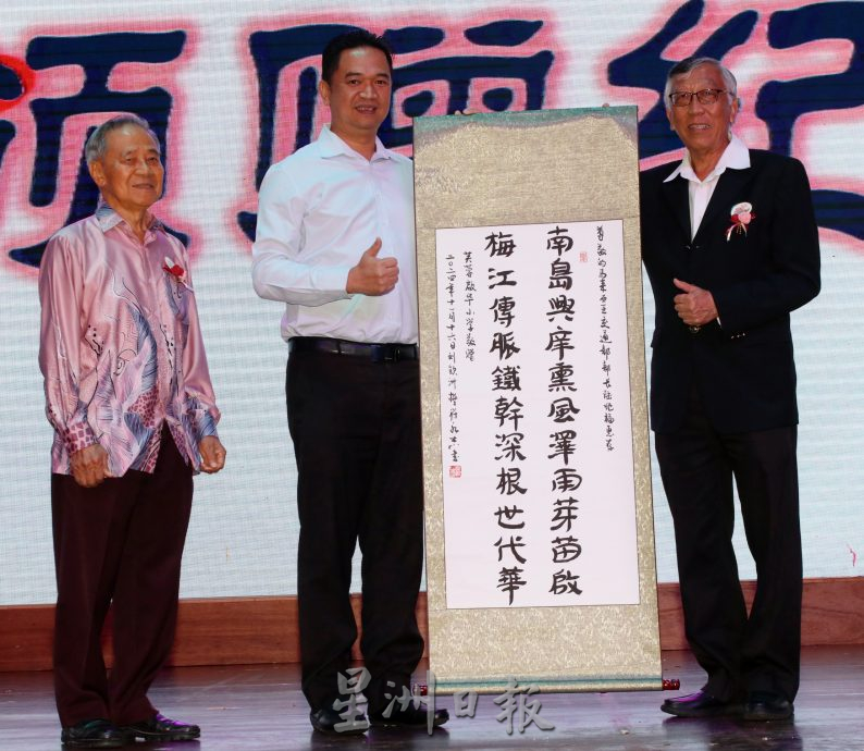 陆兆福“人未到,拨款到”,拨10万助启小实现60万筹款目标