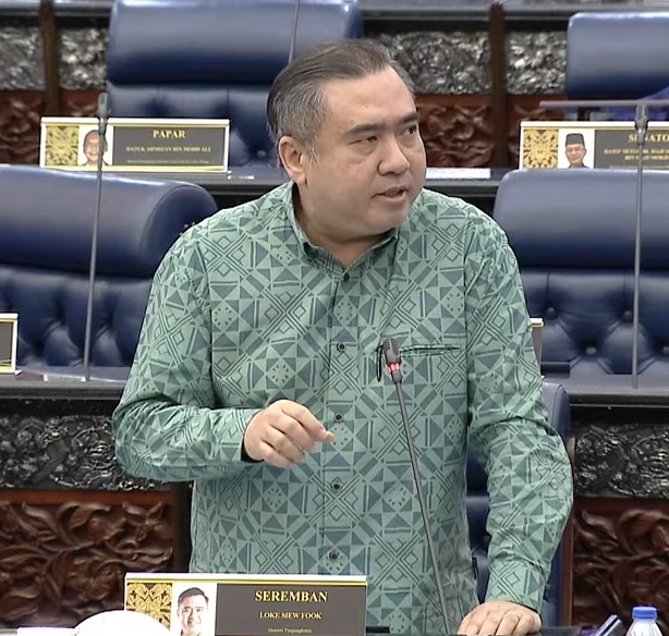 陆兆福:直至触电事故调查完成 “所有巴士电源插座暂停使用”