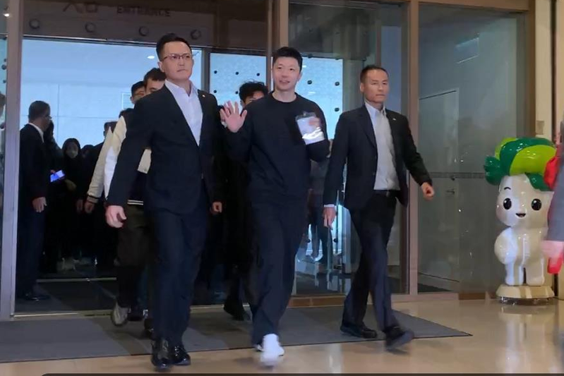 陆生团访故宫 过百粉丝等马龙喊:不要退休