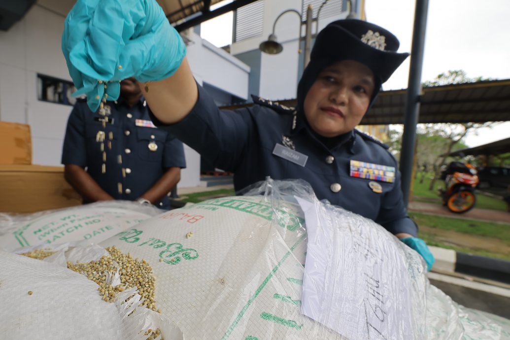 零食盒后暗藏玄机!关税局查获839万支走私香烟,涉案金额超600万