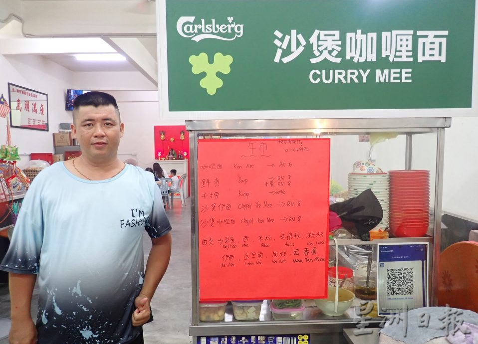 霹/版头/【人气美食】/煮法程序与传统相反 沙煲咖喱面色香味俱全