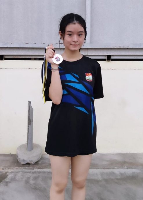 /霹:学海学记/飞跃终点线:越野赛跑的壮丽征程