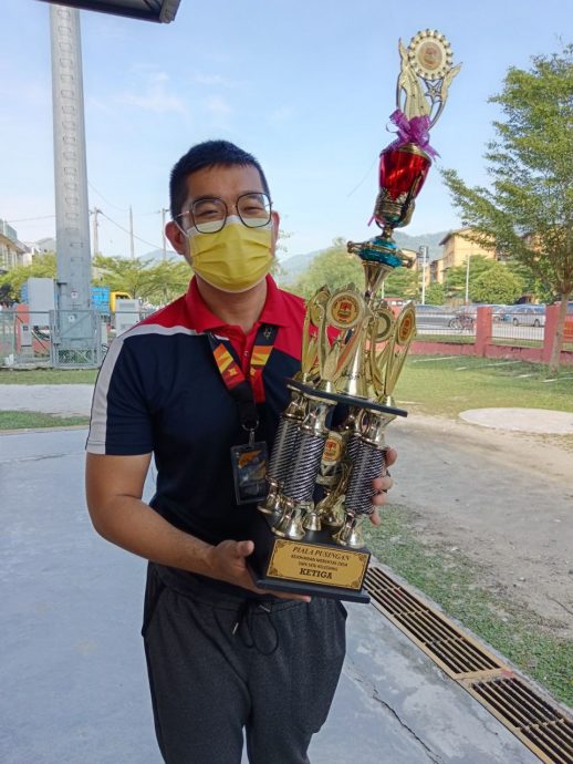 /霹:学海学记/飞跃终点线:越野赛跑的壮丽征程