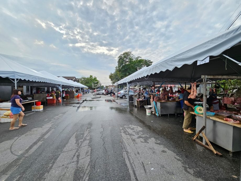 霹:第六版头/斗华新村临时巴刹 小贩盼限时关闭路段 24小时供电