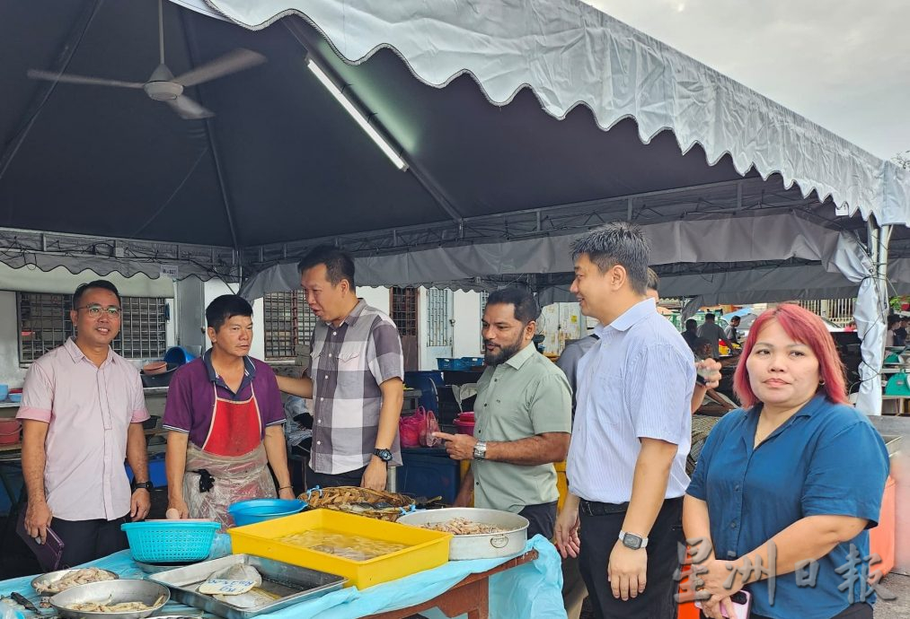 霹:第六版头/斗华新村临时巴刹 小贩盼限时关闭路段 24小时供电