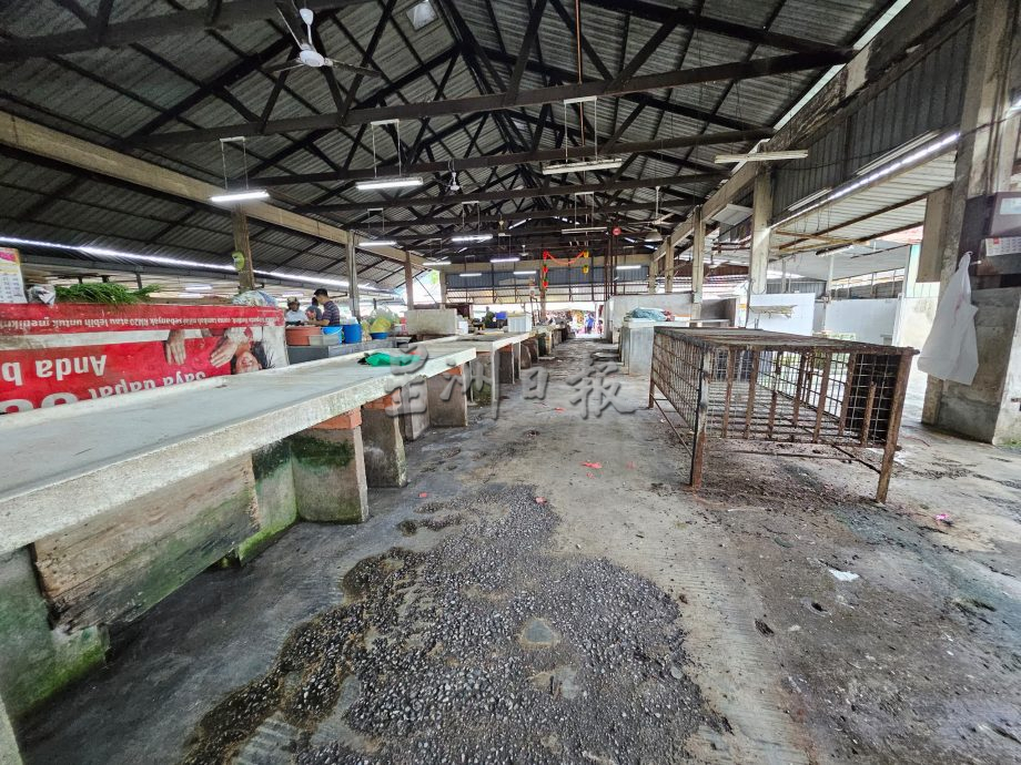 霹:第六版头/斗华新村临时巴刹 小贩盼限时关闭路段 24小时供电